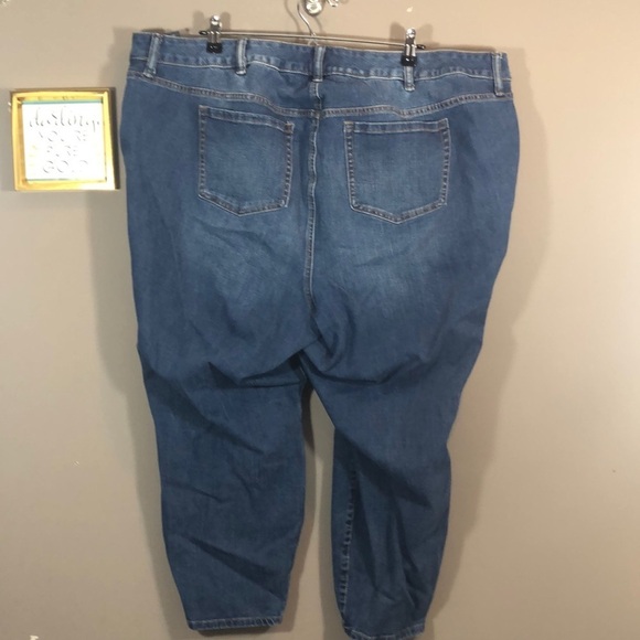 Torrid High Rise Curvy Crop Jeans 26R - Picture 2 of 12